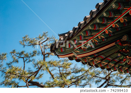 Korean traditional eaves roof at Yeongnamnu pavilion in Miryang, Korea Korean traditional eaves roof at Yeongnamnu pavilion in Miryang, Korea 74299410
