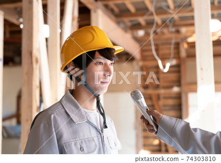 Interview: A person working at a construction site 74303810
