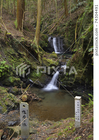 上谷瀑布（京都府卓越市那島高塚） 74304491