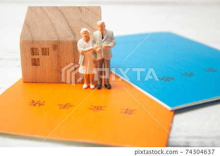 Old age and pension (Japanese pension book) 74304637