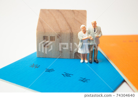 Old age and pension (Japanese pension book) Old age and pension (Japanese pension book) 74304640