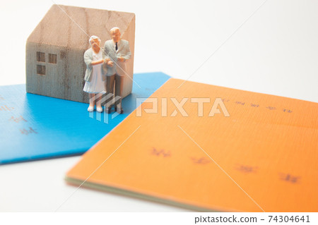 Old age and pension (Japanese pension book) Old age and pension (Japanese pension book) 74304641