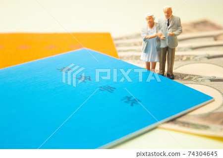 Old age and pension (Japanese pension book) 74304645