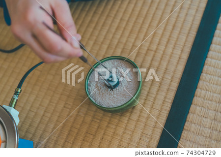 榻榻米 女生 女孩 74304729