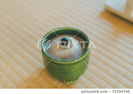 an incense burner, tatami, tatami mat 74304746