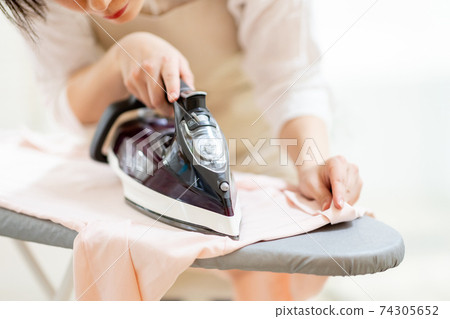 熨燙的女人 74305652