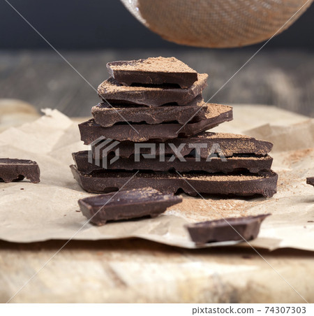 large pieces of bitter chocolate large pieces of bitter chocolate 74307303