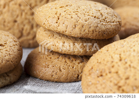 low-calorie oatmeal cookies, with added sugar low-calorie oatmeal cookies, with added sugar 74309618