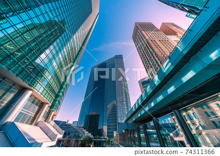 緊急狀態下的日本汐留，辦公區等的日本東京城市景觀 74311366