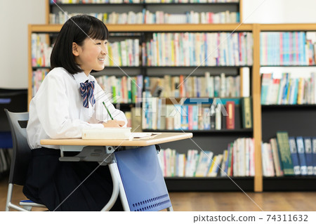 Junior high school student photography cooperation: Japanese language school attached to Chuo Technical School 74311632