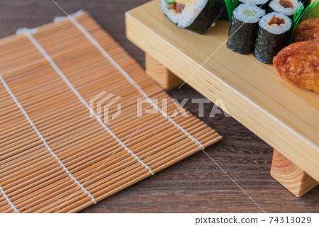 Sukeroku sushi sushi clogs image background material 74313029