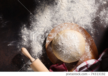 Homemade wholemeal dough for bread. Easy Cooking of healthy bread from alternative flours. 74313192