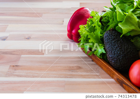 綠色黃色蔬菜木紋背景特寫素材 74313478