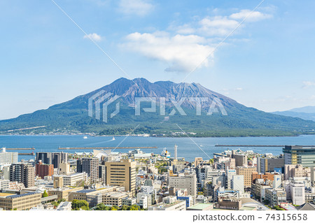 從鹿兒島縣鹿兒島市城山公園觀景台看到的櫻島天氣晴朗 74315658