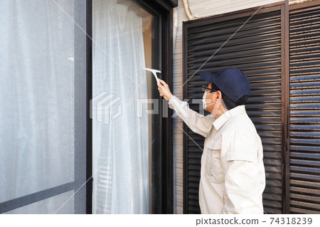 House cleaning male worker cleaning glass windows House cleaning male worker cleaning glass windows 74318239