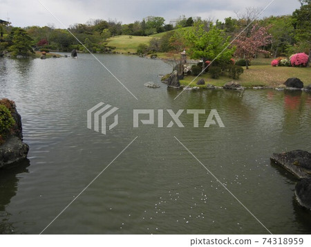 大阪府吹田市千里博公園的日本庭園 大阪府吹田市千里博公園的日本庭園 74318959