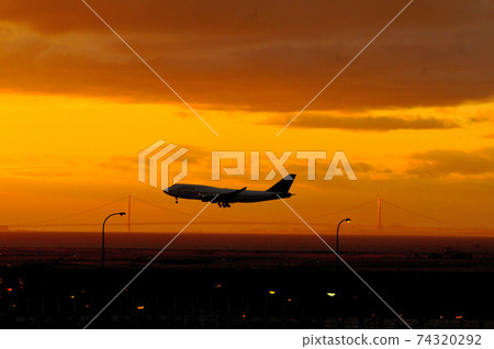 Before landing 74320292