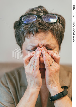 Senior lady feel unhealthy Senior lady feel unhealthy 74322809
