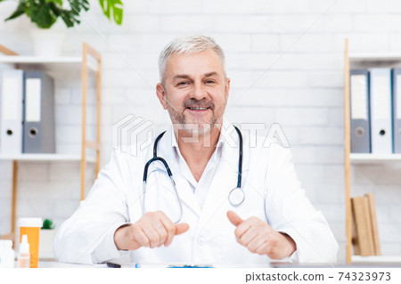 Online medicine, therapist remote consultation in telemedicine virtual mobile chat app Online medicine, therapist remote consultation in telemedicine virtual mobile chat app 74323973