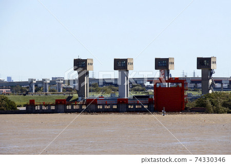 At Shinarakawa Bridge: At the flooded Arakawa Bank (Typhoon No. 19 in the first year of Reiwa) 74330346