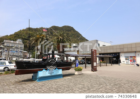 Shizuoka Shimoda Izukyu-Shimoda Station Kurofune in the station square 74330648