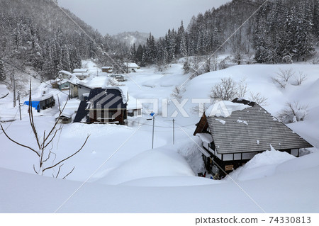 Tadami Town, Fukushima Prefecture, a village in a gorge filled with snow in the midwinter Tadami Town, Fukushima Prefecture, a village in a gorge filled with snow in the midwinter 74330813