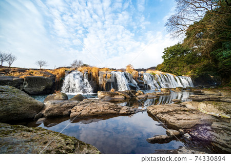 A spectacular view of Yokotaki, which has abundant water flowing downstream of the Kikuchi Gorge 74330894