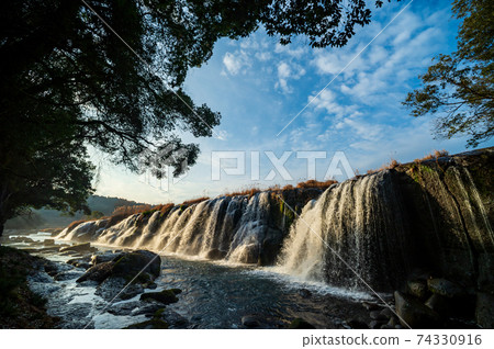 A spectacular view of Yokotaki, which has abundant water flowing downstream of the Kikuchi Gorge 74330916