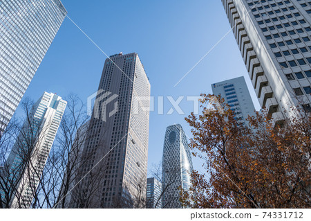 [Skyscrapers in Shinjuku subcenter Mode Gakuen Kokun Tower and Shinjuku Center Building] 74331712