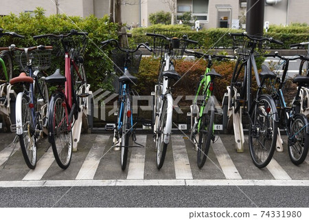 A view of the bicycle storage area around the station 74331980
