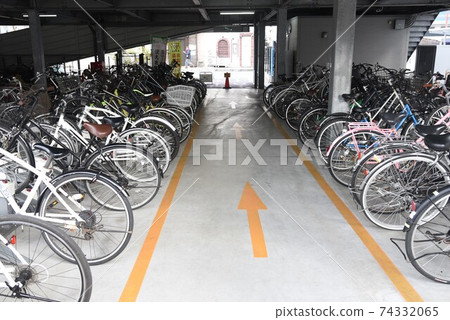 A view of the bicycle storage area around the station A view of the bicycle storage area around the station 74332065