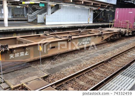 Container car Koki 107 type (Takaoka Station) 74332459