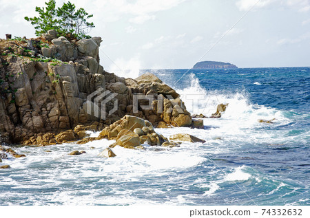 阿塔鎮烏塔戈的洶湧的海岸 74332632