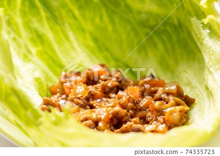 Minced meat wrapped in lettuce. Minced meat wrapped in lettuce. 74335723