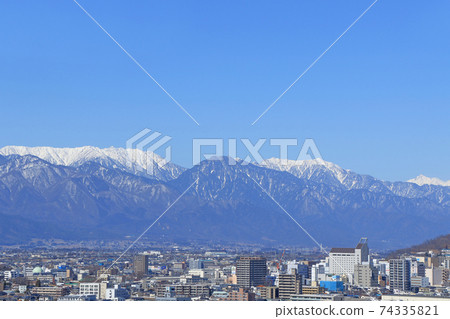 竹本松本冬季城市和北阿爾卑斯山 74335821
