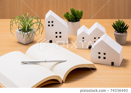 House, house, book 74336493