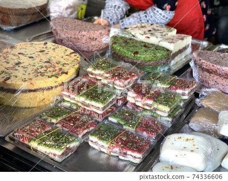 在中國市場出售的麻Mo糖果 在中國市場出售的麻Mo糖果 74336606