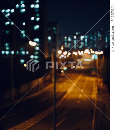 City bokeh with out-of-focus 74337944