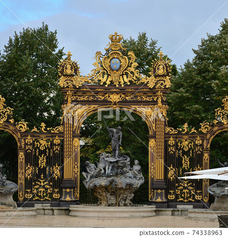 海王星噴泉在法國南錫斯坦尼斯拉斯廣場 74338963