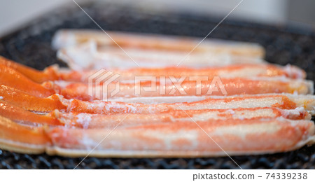 Snow crab charcoal grilled on a shichirin Snow crab charcoal grilled on a shichirin 74339238