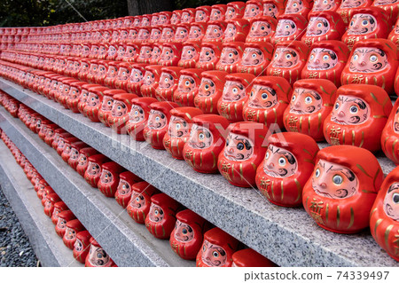 Daruma mound at Narumi Shrine Daruma mound at Narumi Shrine 74339497
