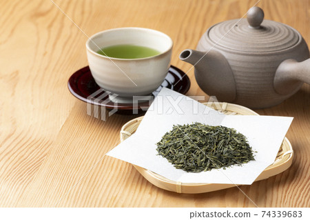 溫暖的綠茶 74339683