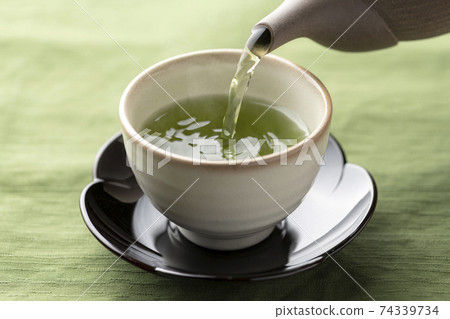 Brewing Japanese tea 74339734
