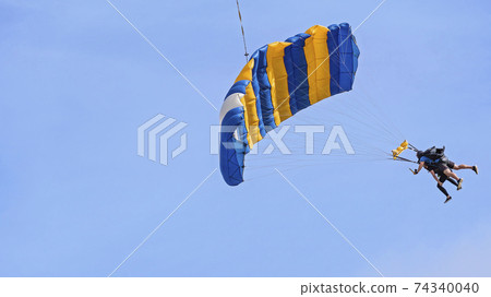 The Thrill Of Tandem Skydiving 74340040