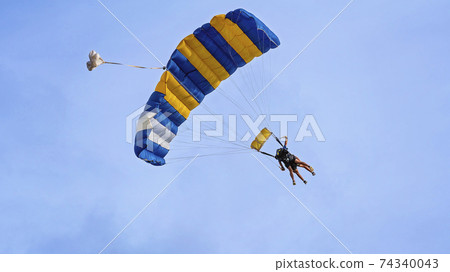 The Thrill Of Tandem Skydiving 74340043