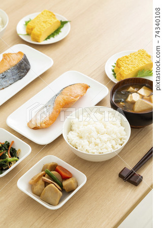 Japanese food 74340108