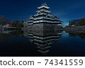 松本城在深夜 74341559
