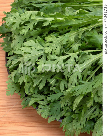 Crowndaisy Crowndaisy 74341739