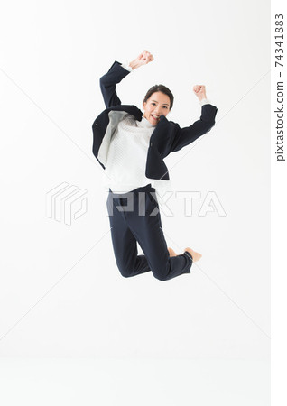 20多歲的女性跳車生意 74341883