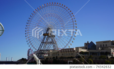 Ferris wheel in Minato Mirai, Yokohama 74342632
